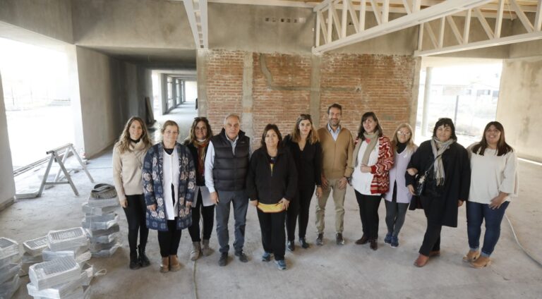 El ministro Isgro recorrió la construcción de la nueva escuela especial 2-039 Padre José Carrone, de San Rafael