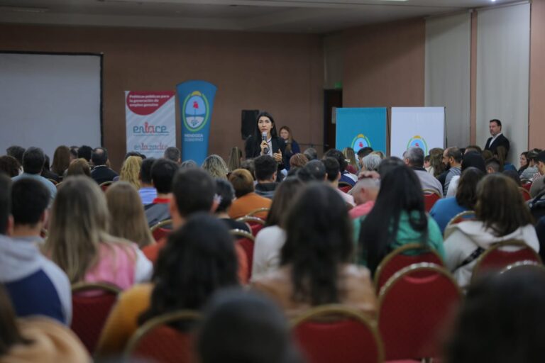 Más de 600 egresados de inglés técnico recibieron sus diplomas en el Sur provincial