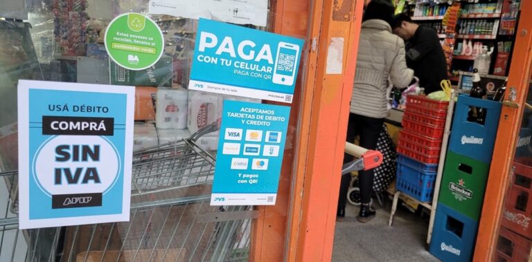 Devolución del IVA: qué hacer si un comercio no acepta tarjeta de débito.