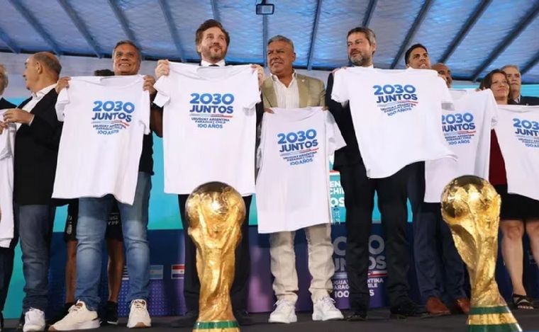 El presidente de la Conmebol anunció que la Argentina, Uruguay y Paraguay serán sede del Mundial 2030