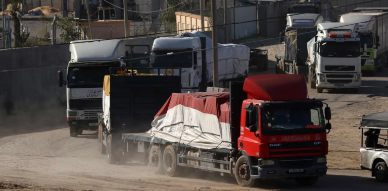 Intercambio de rehenes entre Israel y Hamás: ya ingresaron los primeros camiones con ayuda