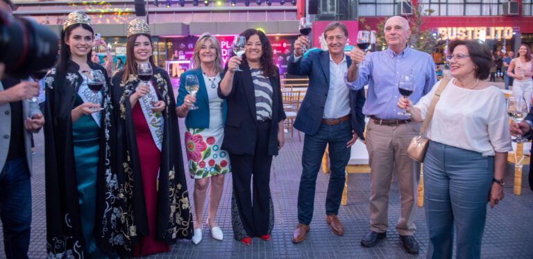 Suarez participó en la inauguración de la Plaza del Vino, punto estratégico para el enoturismo de Mendoza