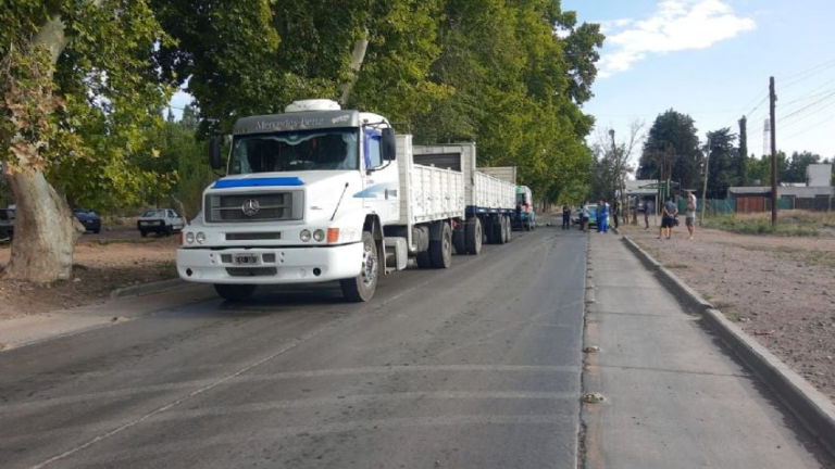 Tragedia en Maipú: tres vehículos involucrados, un motociclista muerto y un conductor fugado
