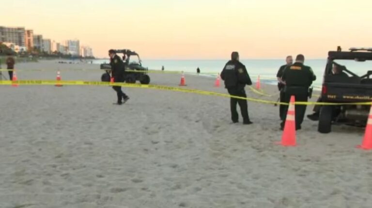Una nena de 5 años murió después de que “se la tragara la arena” mientras cavaba un pozo en la playa