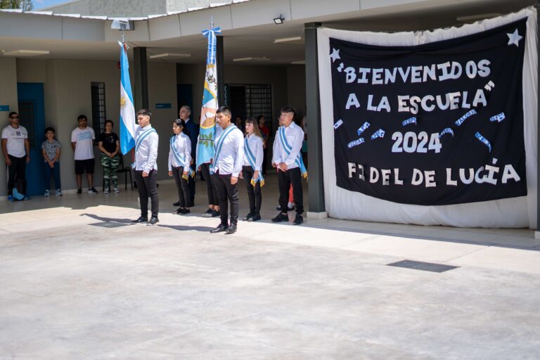 Comenzaron las clases en escuelas secundarias de toda la provincia.