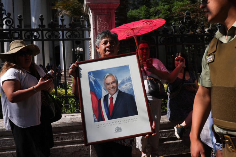 El cortejo fúnebre de Sebastián Piñera llegó a Santiago .