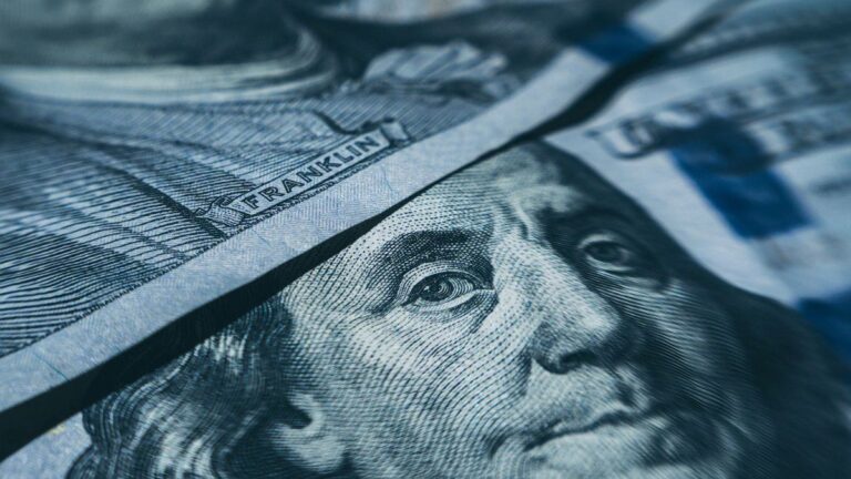 El dólar blue y los financieros bajan más de $100 en lo que va de febrero.