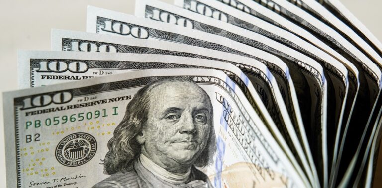 Dólar hoy: a cuánto cotizan el oficial