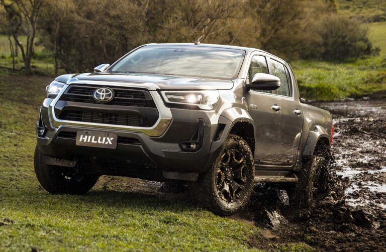Cuánto sale la Toyota Hilux.