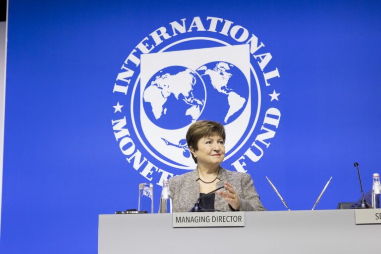 El FMI dio su nuevo pronóstico para la economía argentina: qué espera para este año y 2025