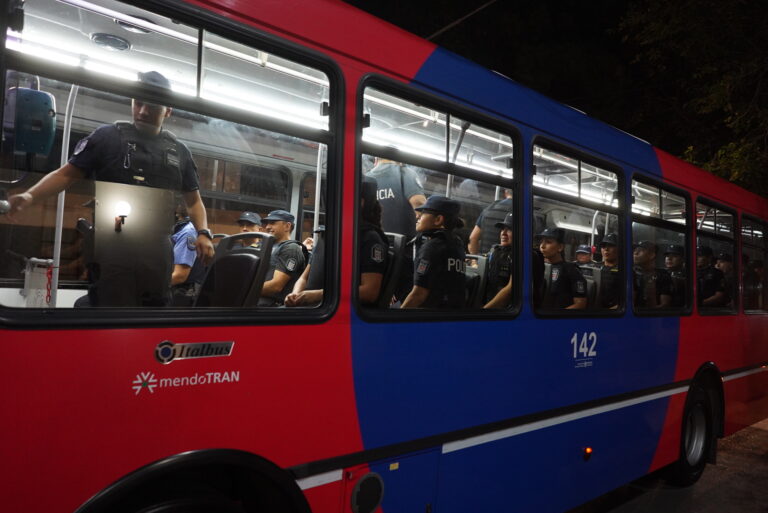 Policías y penitenciarios viajarán sin costo en los servicios de media y larga distancia provincial