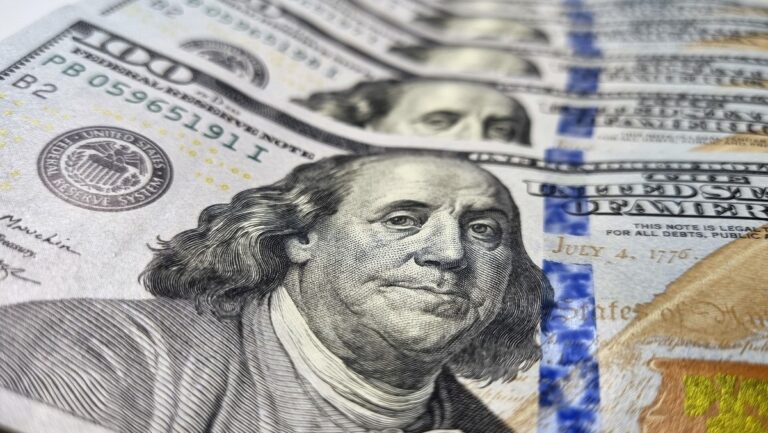 El dólar blue revierte la baja inicial y vuelve a subir