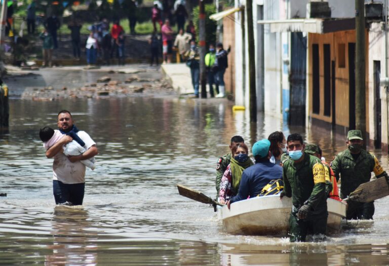 Hay al menos 76 muertos y más de 100 desaparecidos por las inundaciones en Brasil