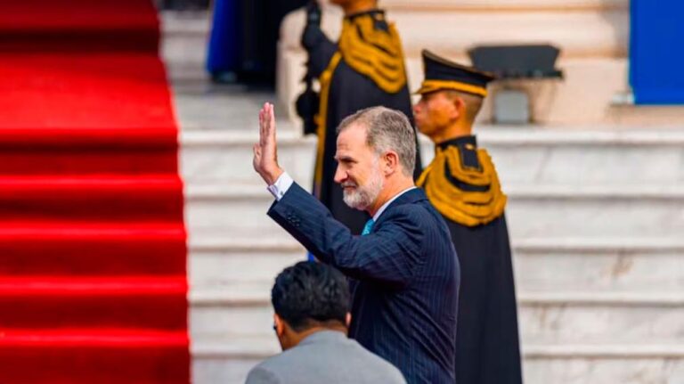 Tras la tensión con España, el gesto que tuvo el Rey Felipe VI con Javier Milei durante la asunción de Bukele