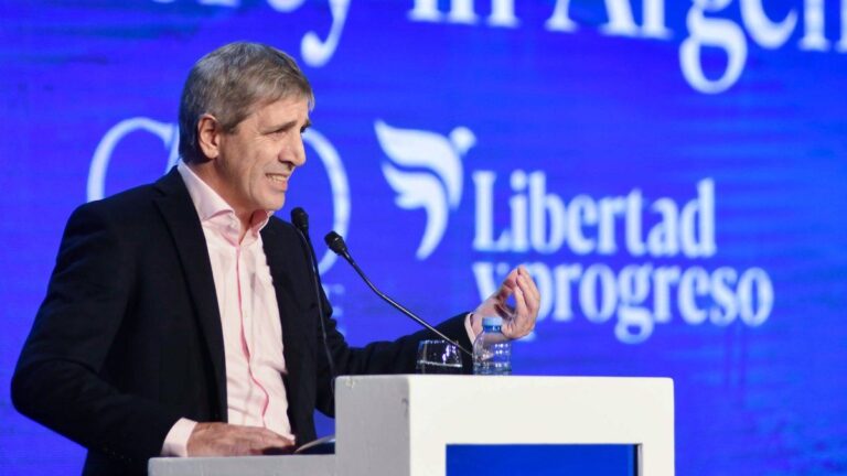 El ministro de economia Luis Caputo descartó una devaluación.