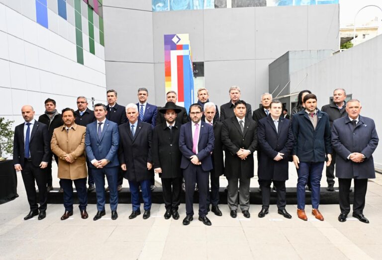 Cornejo en la AMIA: “Estamos aquí para pedir justicia por las 85 víctimas, por los familiares, para toda la comunidad y para la Argentina”