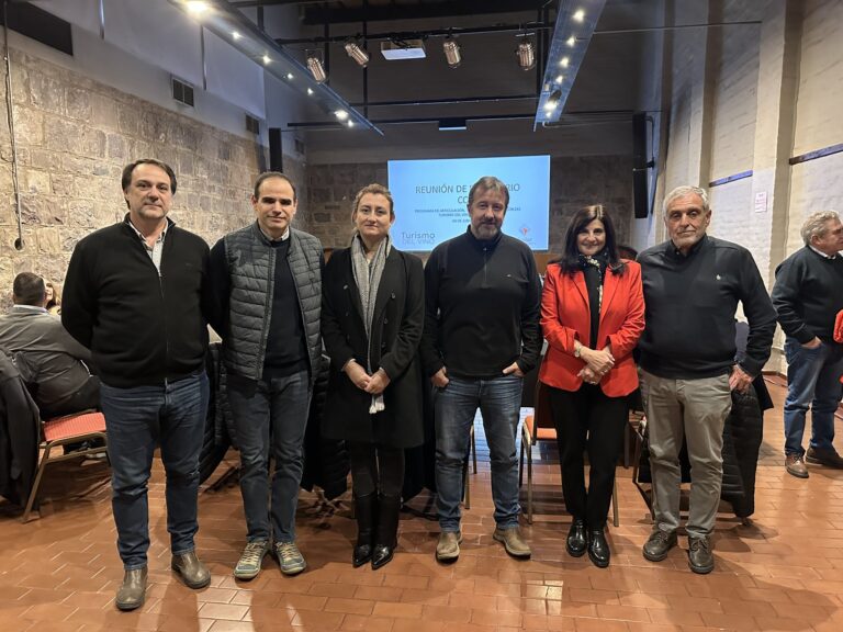 Convenio entre el Emetur y Coviar para potenciar a la provincia como destino enoturístico