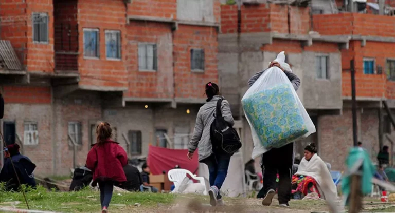 Para la UCA, la pobreza fue del 55,5% en el primer trimestre de 2024 y la indigencia subió a 17,5%