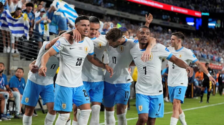 Uruguay aplastó 5-0 a Bolivia y consiguió el pasaje a los cuartos de final de la Copa América