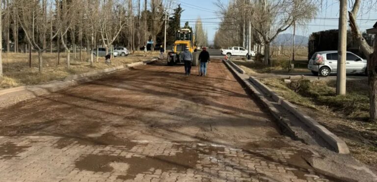 Adoquinan calles del departamento