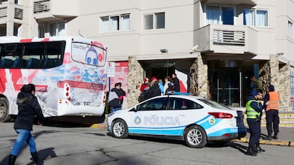 Un estudiante cayó del sexto piso de un hotel en Bariloche y está grave