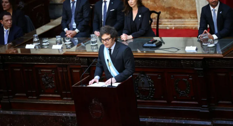 Presupuesto 2025: El presidente Javier Milei incluyó en el proyecto de Ley de Presupuesto para intentar blindar el superávit fiscal.
