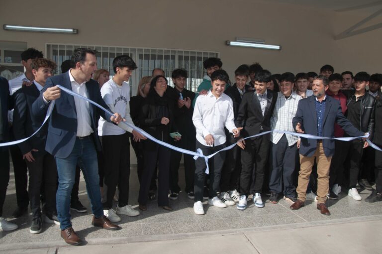 El ministro García Zalazar inauguró cuatro aulas en dos escuelas técnicas de Luján de Cuyo