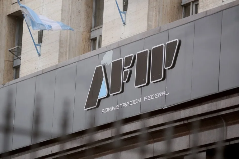 El Gobierno anunció la disolución de la AFIP