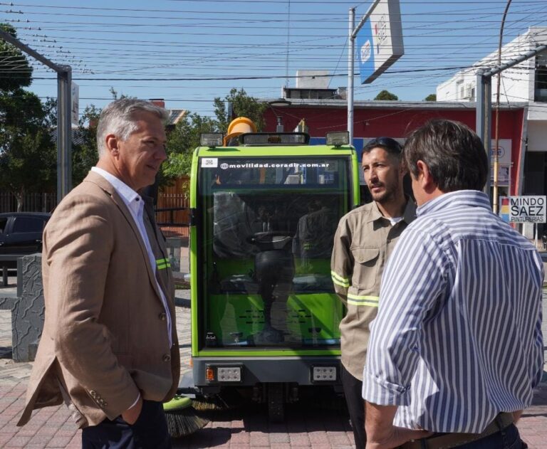 El municipio incorpora una MiniBarredora eléctrica