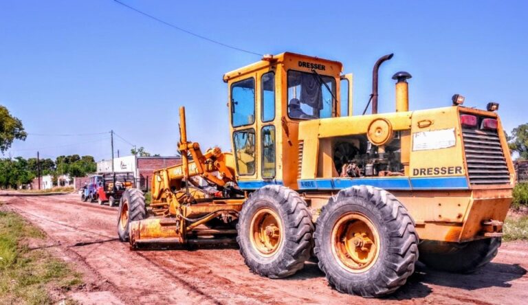 Operativo de limpieza y compactación de Calles en Bowen