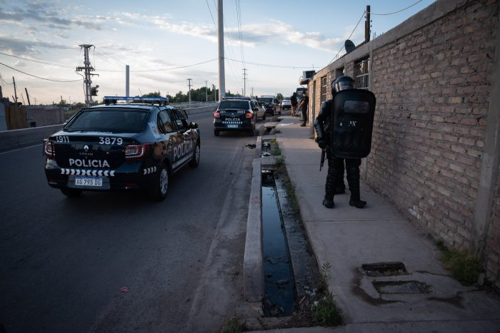 La Policía de Mendoza detuvo a cuatro personas y secuestró tres armas de fuego