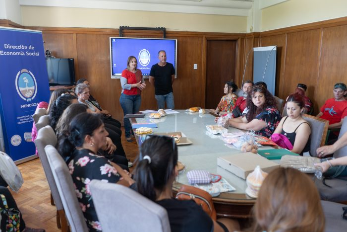 Economía Social fortalece los emprendimientos locales con la entrega de 49 nuevos apoyos económicos