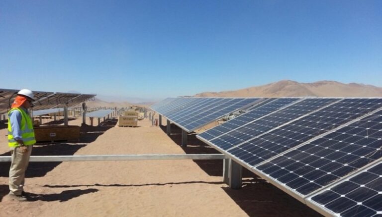 Dos nuevos parques solares comienzan a inyectar a la red nacional y Mendoza va camino a duplicar la generación de energía limpia