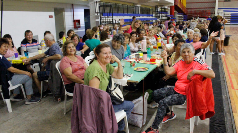Cierre de la colonia de adultos mayores en el Polideportivo