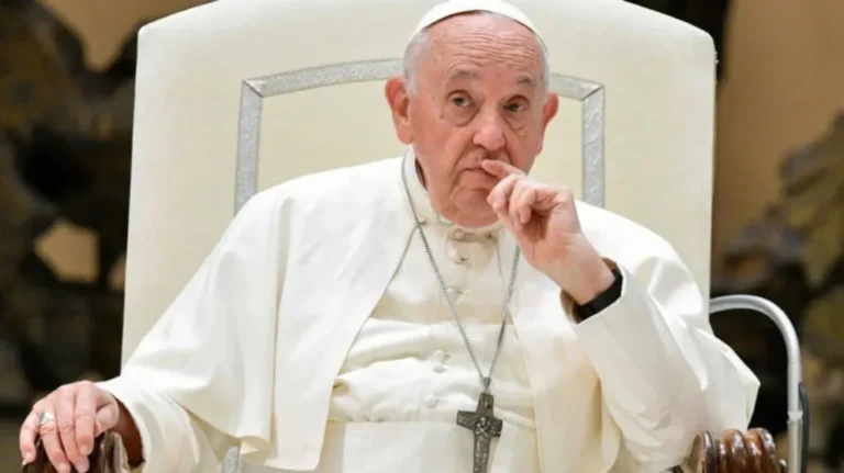 El papa Francisco pasó otra noche tranquila y se mantiene estable
