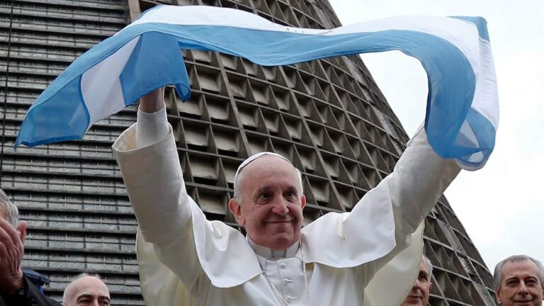 Con un emotivo video, la AFA despidió al papa Francisco: “El argentino que jugó para el mundo”