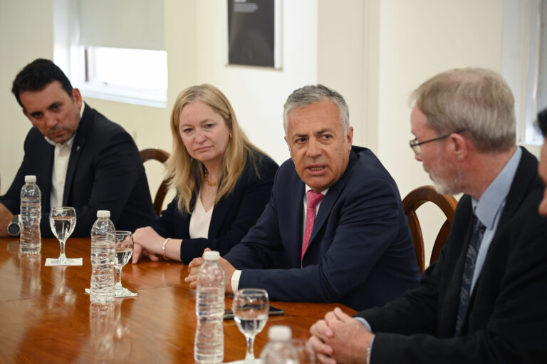 El Gobierno de Mendoza selló una alianza estratégica con Australia para impulsar la formación y la innovación minera