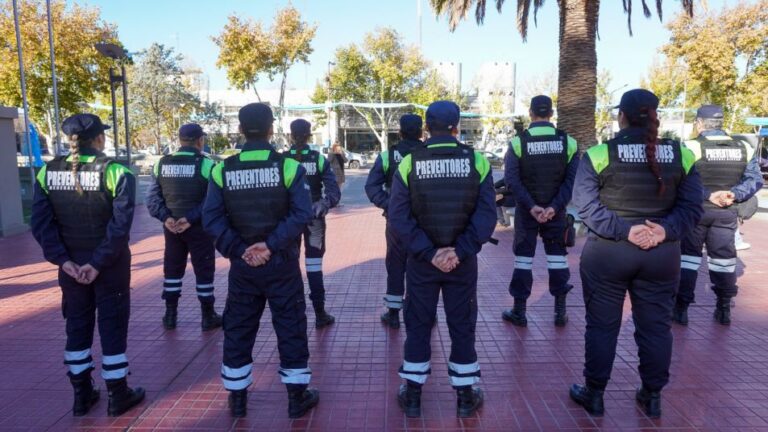 La Municipalidad de General Alvear entregó nueva indumentaria al cuerpo de preventores