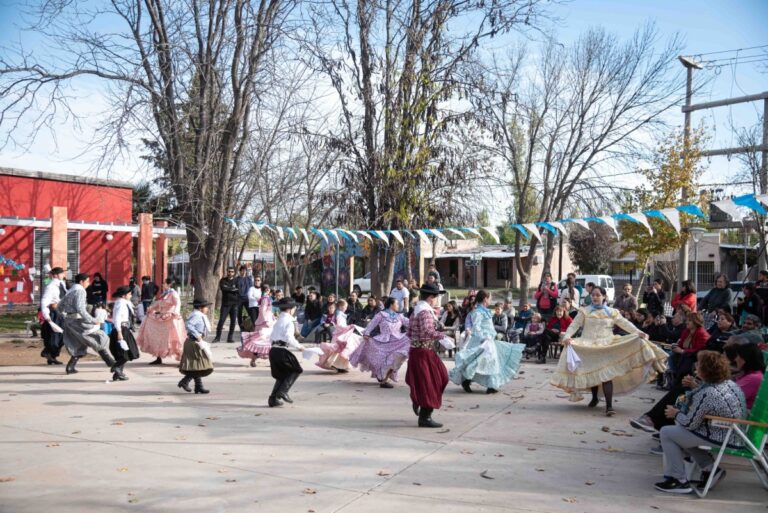 “Arte en las Plazas” llegó al barrio Los Ranqueles
