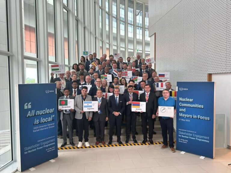 El intendente Jaque participa de una Cumbre sobre Energía Nuclear en Austria