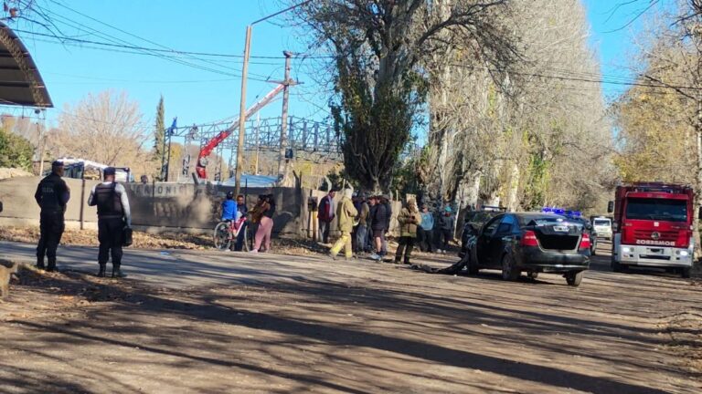 Un chico de 17 años murió en un accidente al chocar su camioneta contra un auto