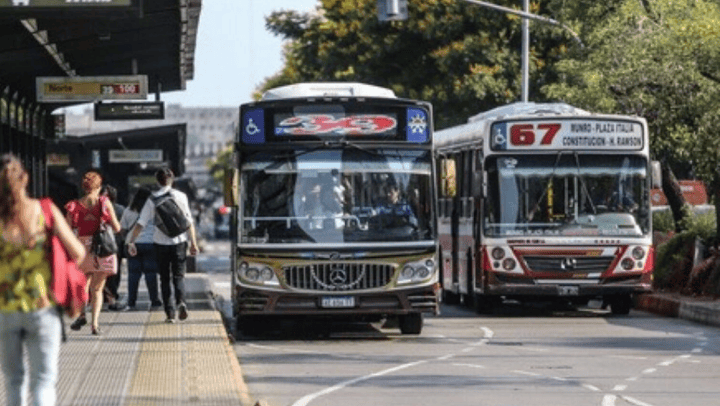 Las empresas y la UTA acordaron un aumento salarial de 8,3% y se desactivó un nuevo paro de colectivos