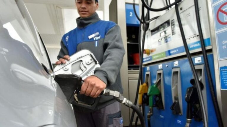YPF aumentará 3,5% la nafta desde la medianoche: cómo quedan los precios en los surtidores
