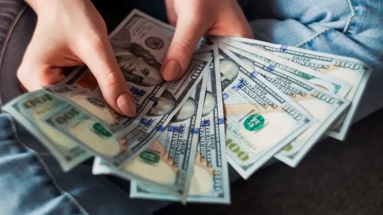La UIF elevó los montos para controlar la compra de autos, inmuebles y de depósitos bancarios en efectivo