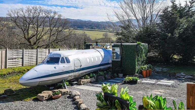 Convirtió un jet privado de los años 70 en un hospedaje de alquiler