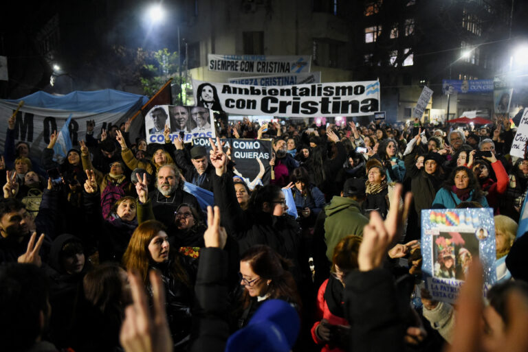 Cristina Kirchner busca demostrar su liderazgo con una marcha masiva