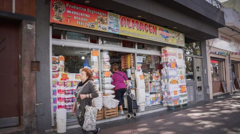 Los argentinos cambiaron hábitos de consumo: reforzaron el recorte de gastos en alimentos, ropa y restaurantes