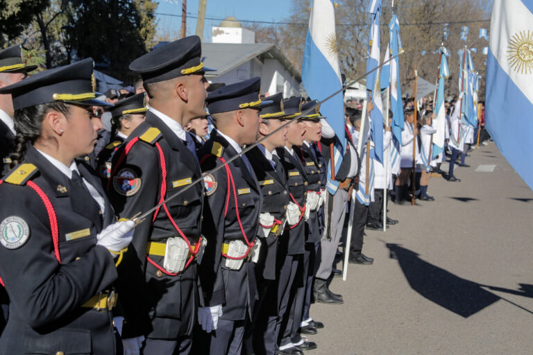 Estudiantes de San Rafael prometieron lealtad a la Bandera nacional