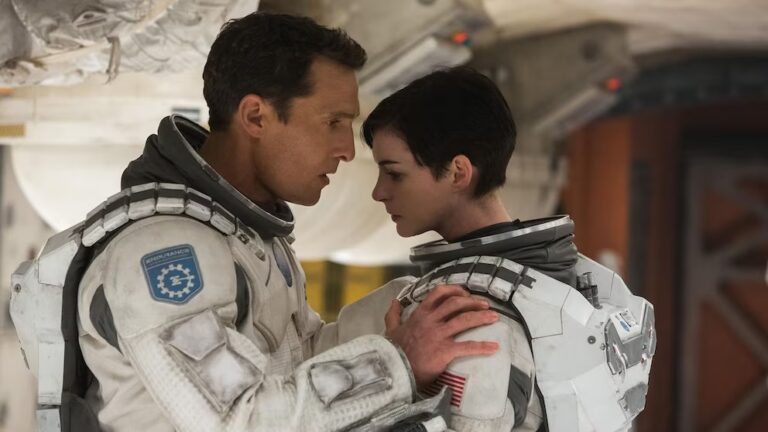 Anne Hathaway habló de la química con Matthew McConaughey: “Parece un modelo de perfumes”