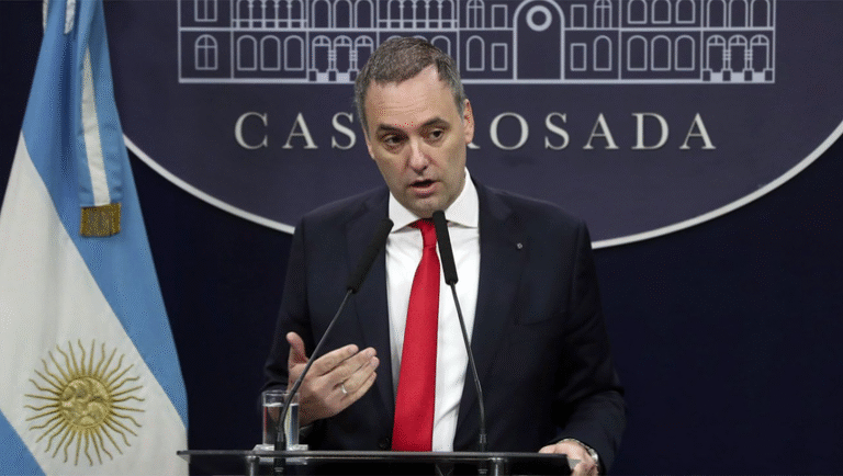 El Gobierno anunció que eliminará el asueto por el Día del Trabajador del Estado